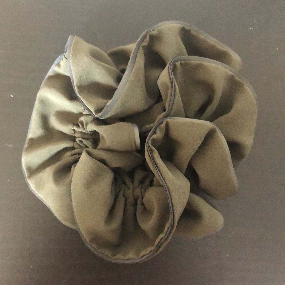 Lululemon scrunchie